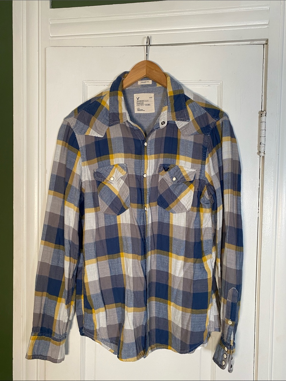 American Eagle Outfitters vintage fit Plaid Button-Down Shirt Blue, Gray Yellow